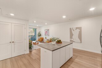 Building Photo - Sophia Hollywood