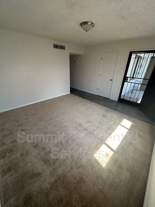 Building Photo - 959 E Alvord Rd