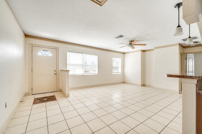 Building Photo - Single family home located close to schools and shopping.