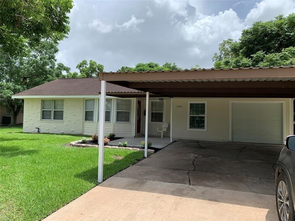 Primary Photo - 506 Edgebrook Dr