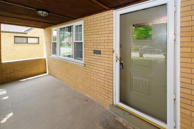 Building Photo - Bridgetown - 3+ BEDROOM 2 BATH with LOVELY...