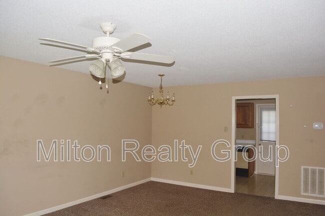 Building Photo - 302 Killigrey St