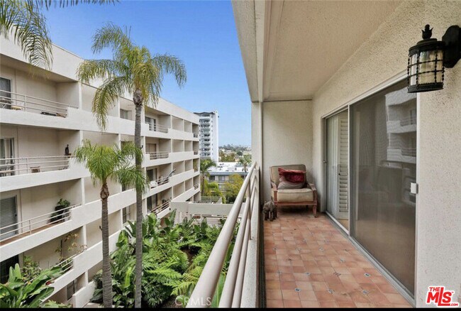 Building Photo - 1131 Alta Loma Rd