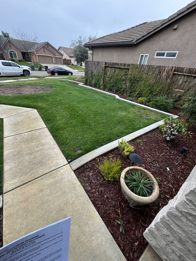 Foto del edificio - 3 bed 2 bath - beautiful home!