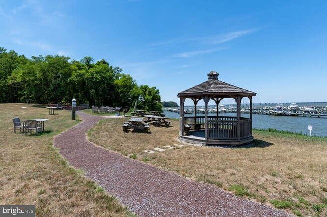 Foto del edificio - 2700 Willow Oak Dr
