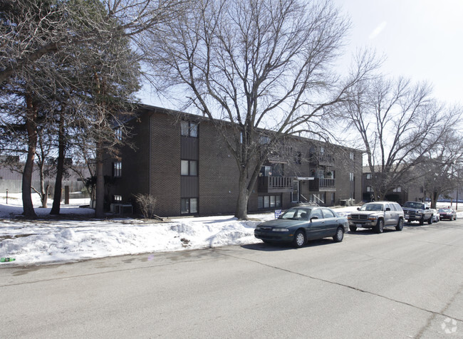 Building Photo - Arapahoe Village