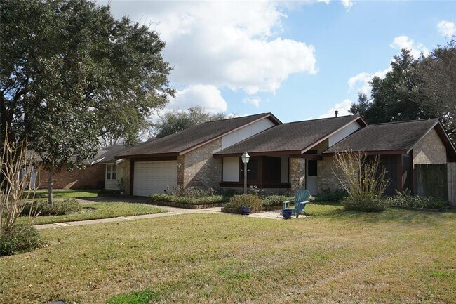 Building Photo - 22619 Market Square Ln