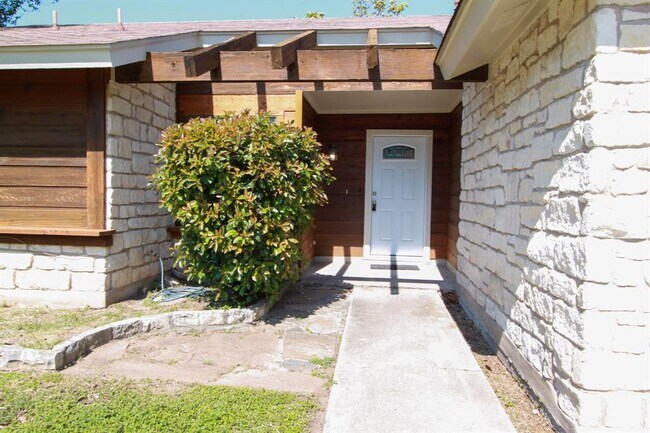 Building Photo - 605 Timber Trail