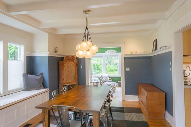 Building Photo - 4bd/2.5ba Seattle Home