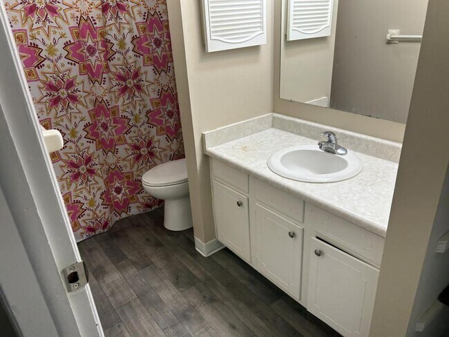 Foto del edificio - 6578 Lake Rd