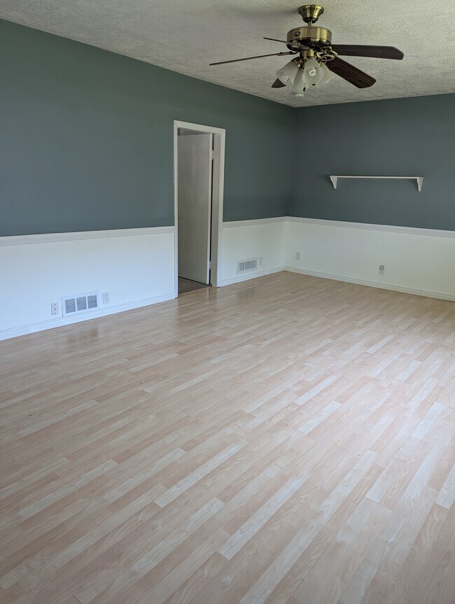 Building Photo - 142 N 400 E