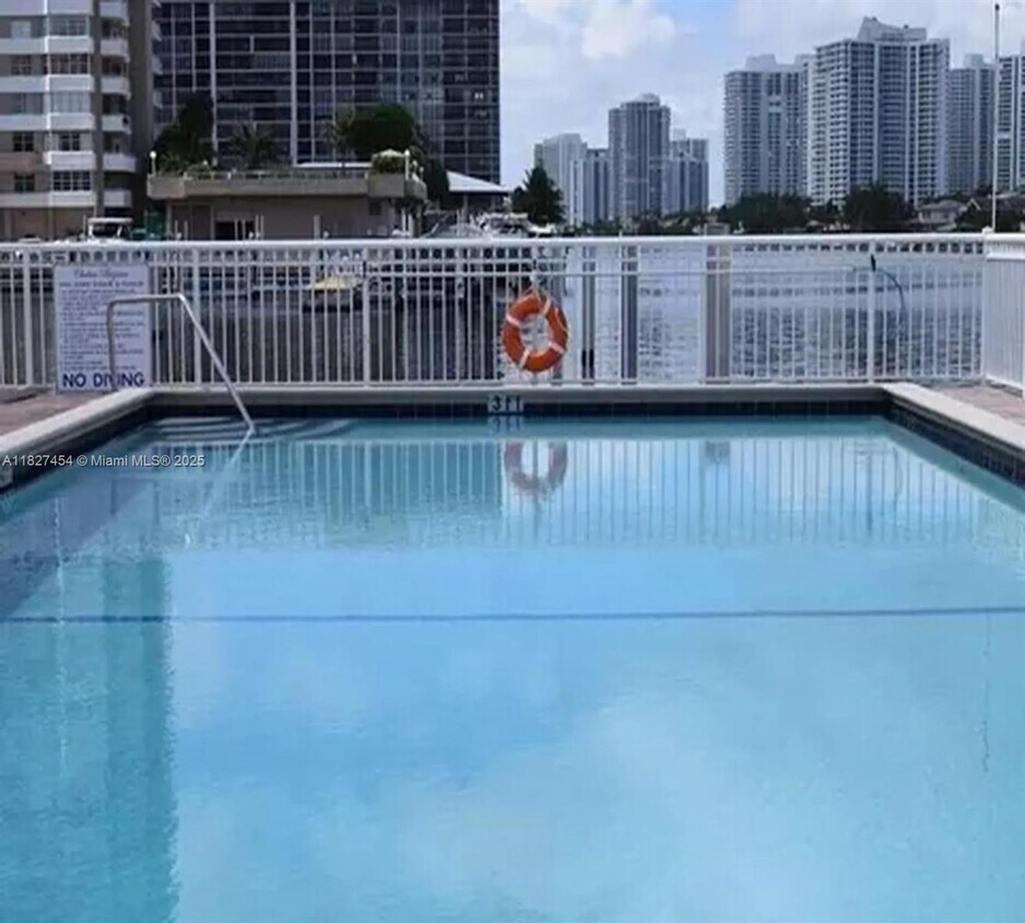 Foto del edificio - 1913 S Ocean Dr