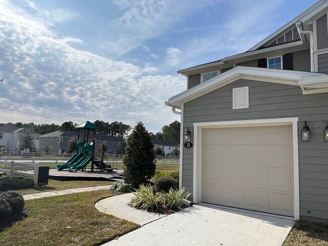 Building Photo - 33 Silver Fern Dr