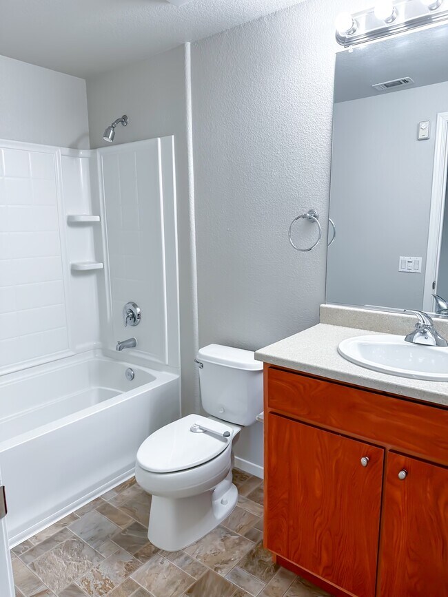 Foto del edificio - 1240 Whitney Ranch Pkwy