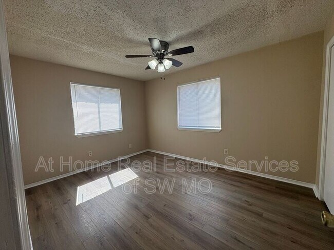 Foto del edificio - 933 S Wildan Ave