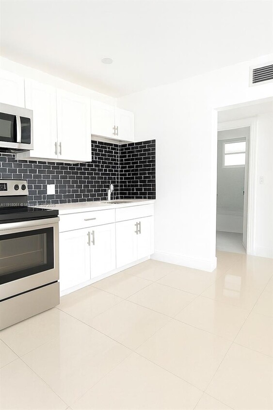 Foto principal - 724 NW 3rd Ct