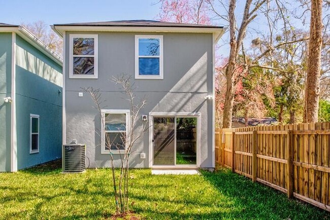 Building Photo - 1280 Pangola Dr