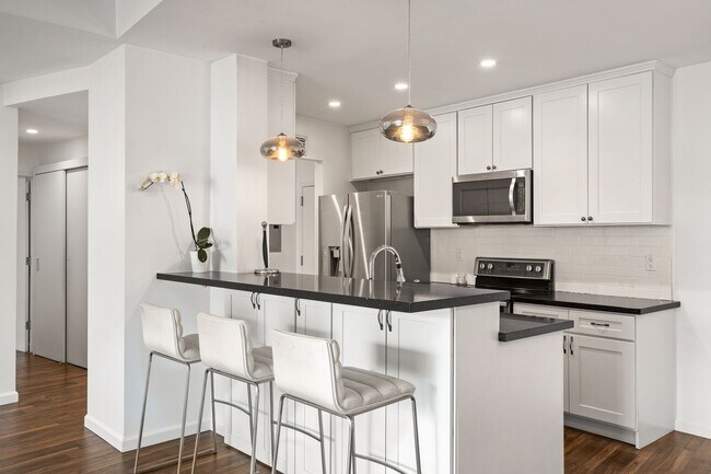 Foto del edificio - 7250 Franklin Ave