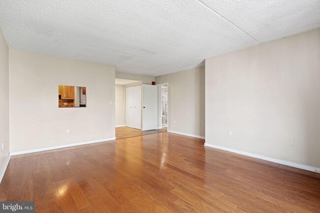 Building Photo - 200-10-210 Lombard St