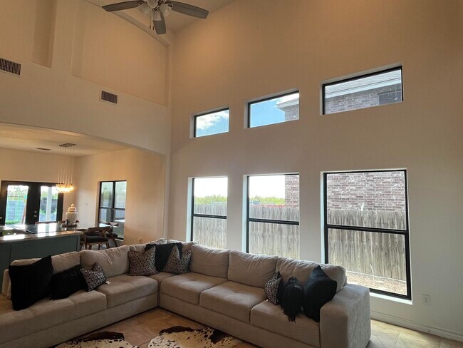 Foto del edificio - 315 Silverleaf Oak