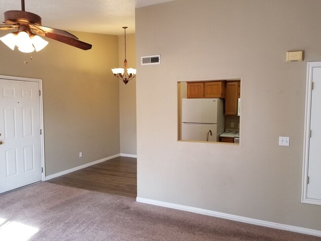 Building Photo - 3 Bed, 2 Bath in Orem - with pool access!