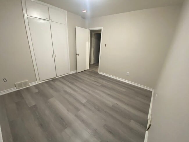 Building Photo - 35 Amberley Dr