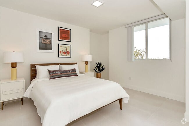 Building Photo - 1710 SW 27th Ave