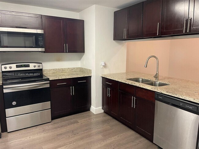 Foto del edificio - 120 SW 96th Terrace