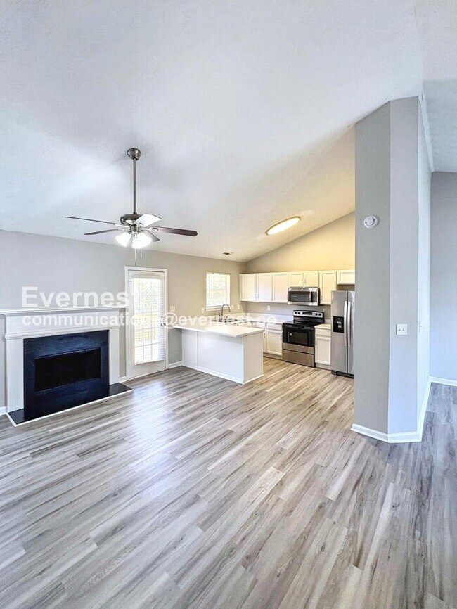 Building Photo - Limited Time Special Offer / 5 Bed, 3 Bath Home with Garage / Pet-Friendly / Vouchers Accepted / ...