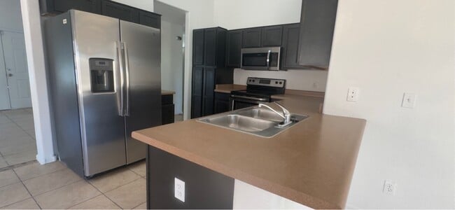 Building Photo - 1086 E Santa Cruz Ln