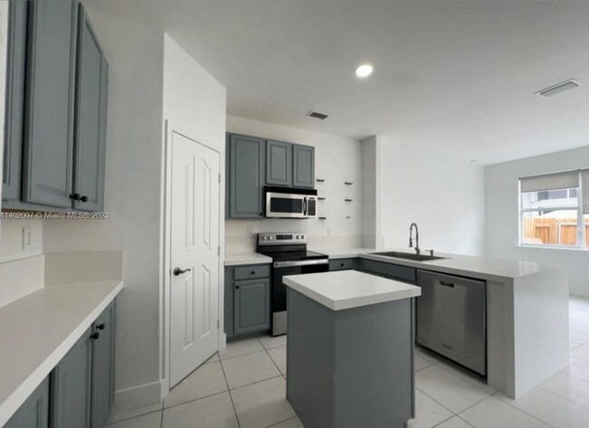 Building Photo - 8042 NW 114th Pl