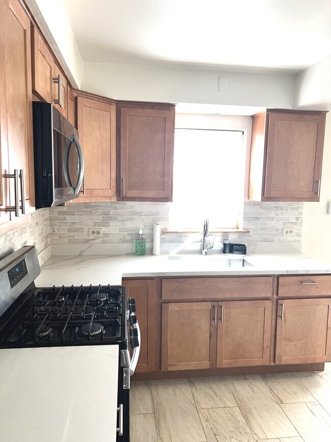 Foto del edificio - 4752 N Menard Ave