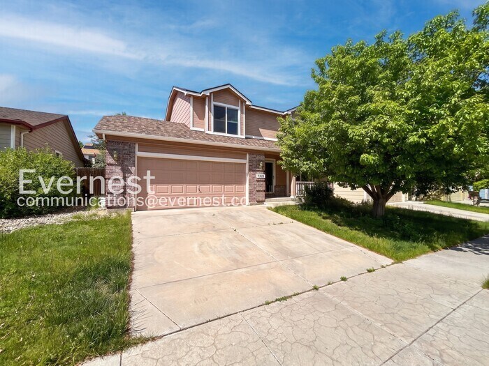 3 Bed, 2.5 Bath Home with Fenced Yard & Garage / Available Soon! - 3 Bed, 2.5 Bath Home with Fenced Yard & Garage / Available Soon!