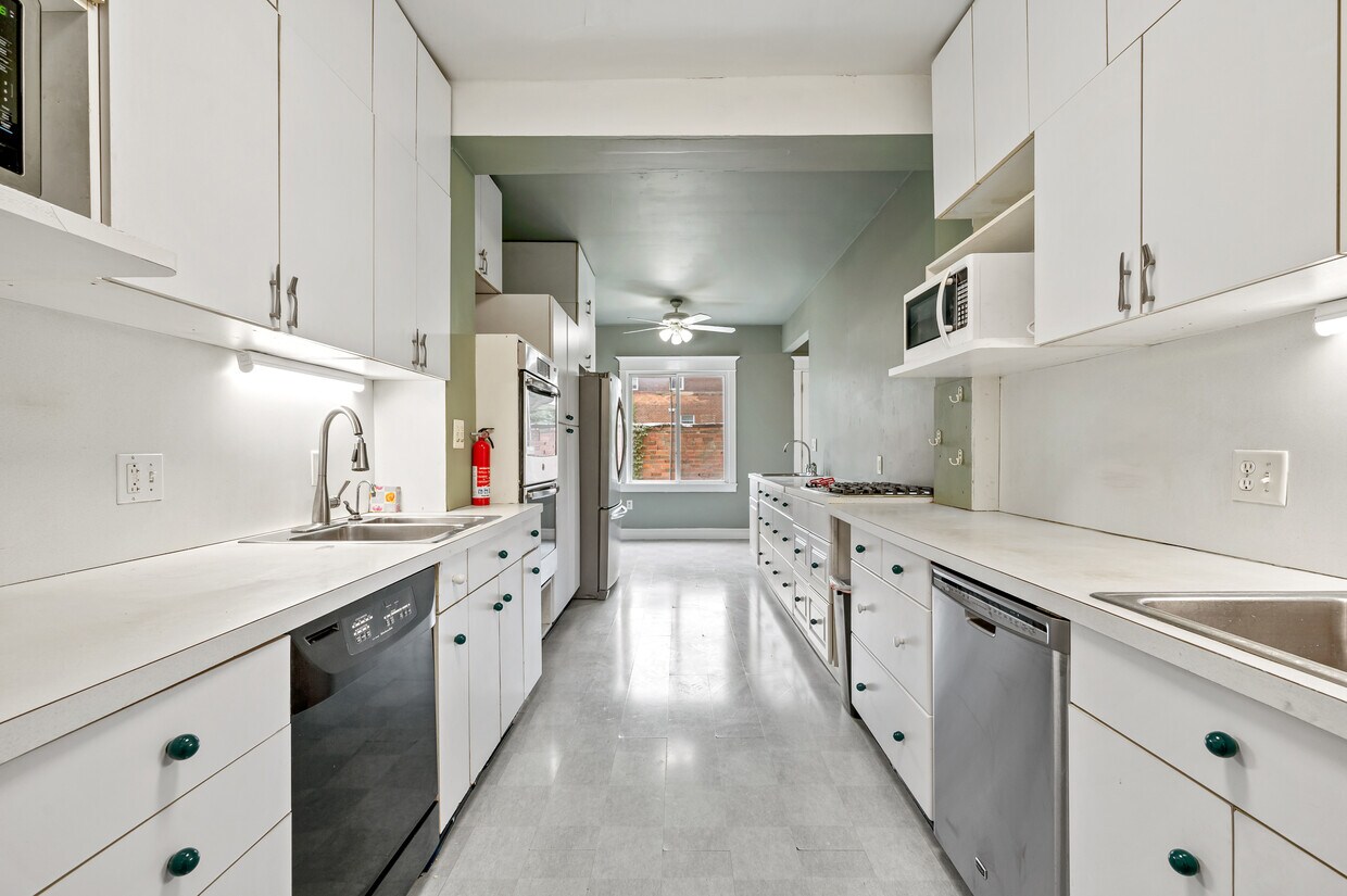 Foto principal - 6344 Phillips Ave