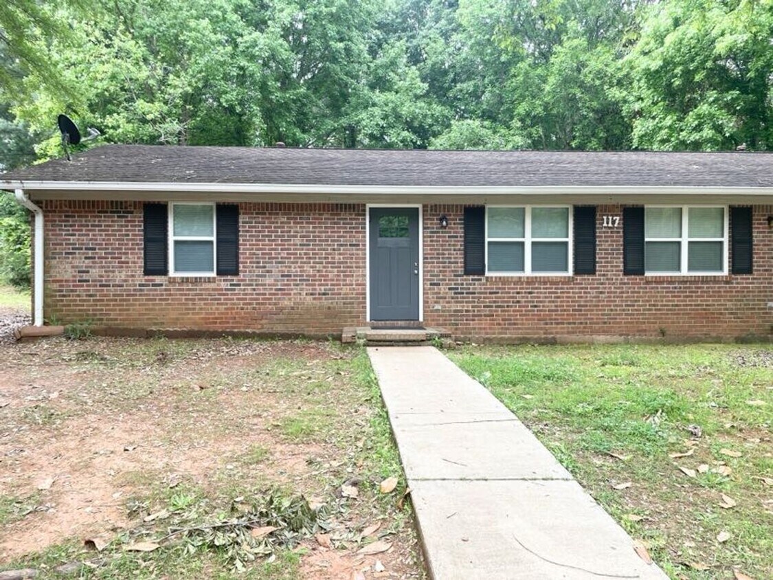 Foto principal - Welcome to this charming 2 bedroom, 1 bath...