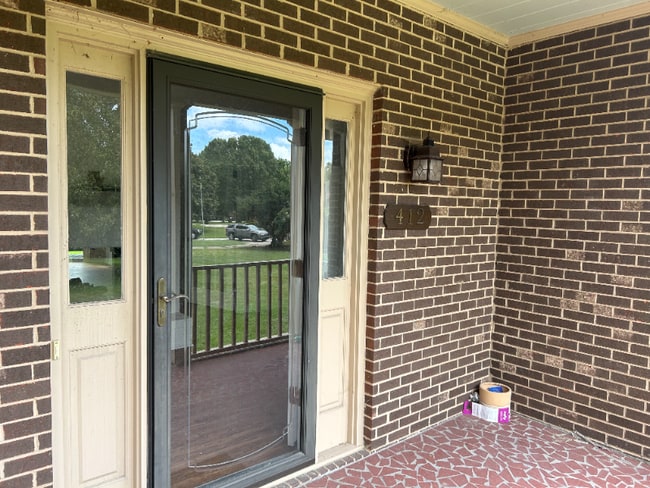 Building Photo - 412 Oak Ridge Dr