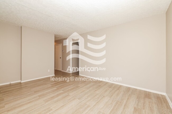 Foto del edificio - 1385 Guenther Rd