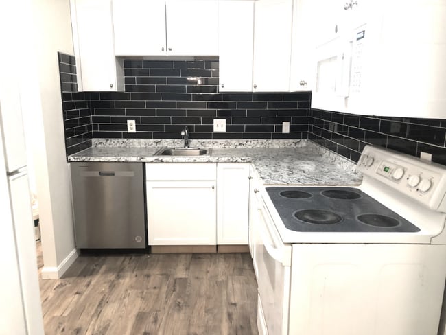 Foto del edificio - 2 Strawberry Bank Rd