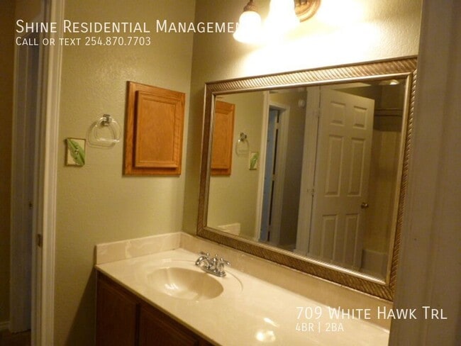 Building Photo - 709 White Hawk Trl