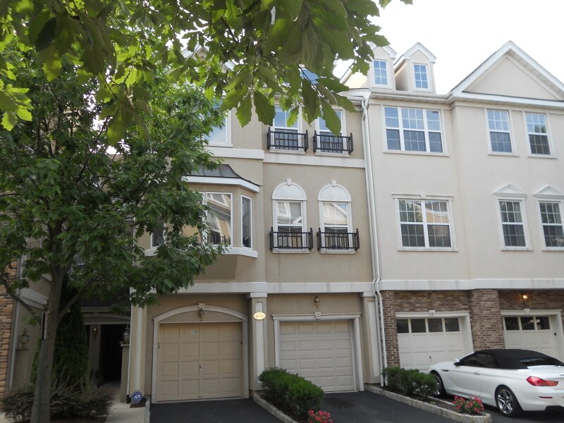 Foto principal - 10 Devonshire Dr