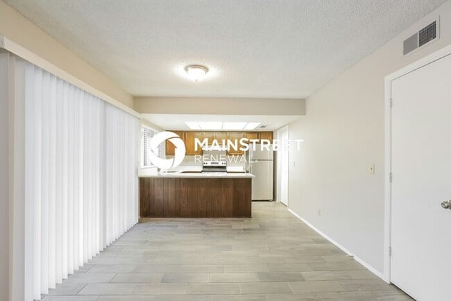 Building Photo - 3 Bedroom Pet-Friendly Home in Phoenix, AZ...
