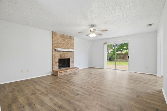 Building Photo - CHARMING 3 Bedroom - NORTHWEST CROSSING