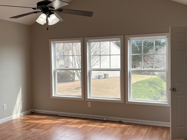 Photo - 4745 Stonehaven View House