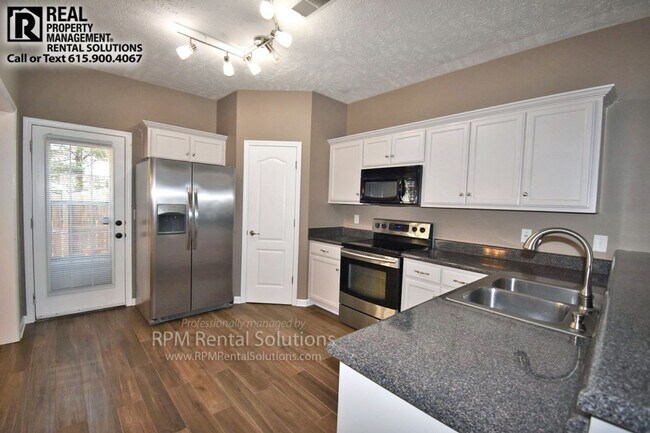 Foto del edificio - Beautiful 2BR/2.5 BA M'boro townhome close to I-24