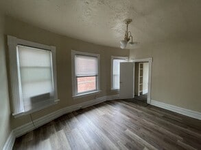 Building Photo - 861 E 300 S