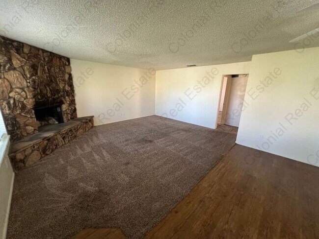 Building Photo - 2 Bedroom 2 Bathroom & 1 Car Garage