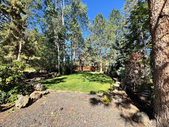 Building Photo - FOR RENT: FURNISHED LONG-TERM EXTREMELY COZY, PRIVATE & COMFORTABLE BEND HOME WITH MAINTAINED HUG...