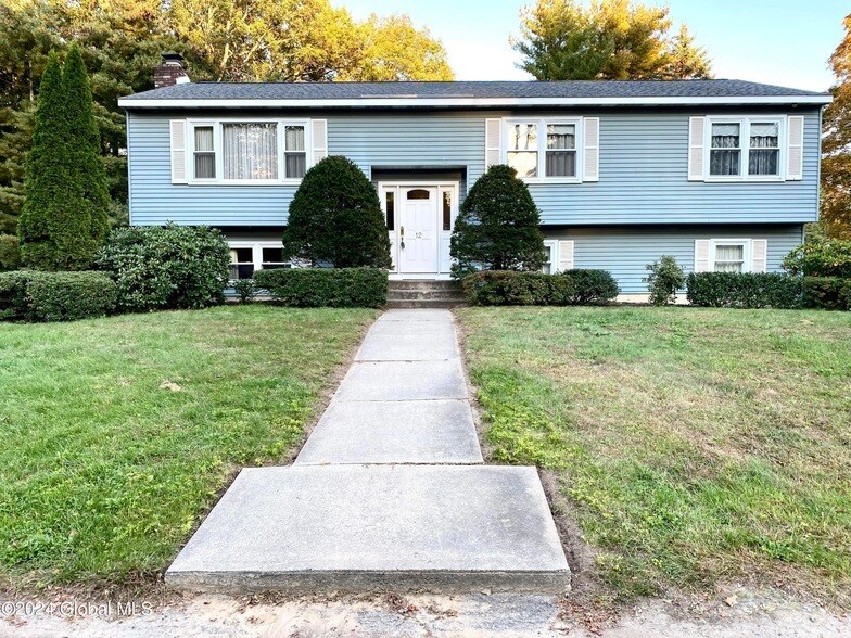 Foto principal - 12 Lakewood Dr