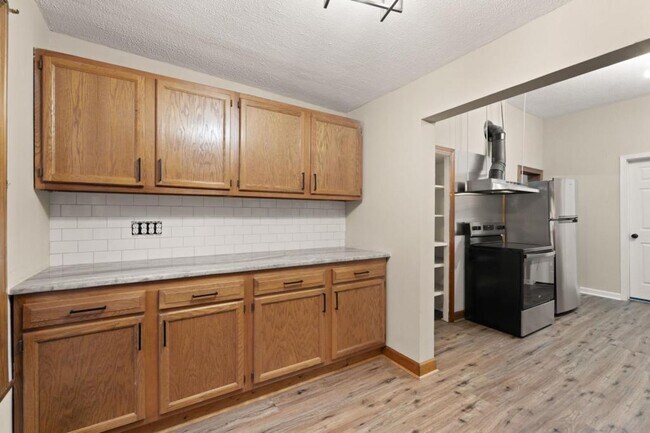 Foto del edificio - 1709 Ekin Ave