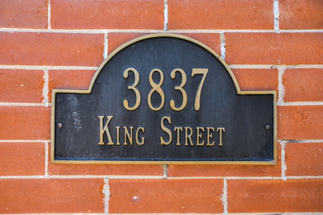 Building Photo - 3837 King St